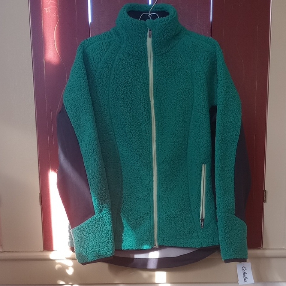 Cabela's Green and Black Teddy Jacket with High Collar and Soft Fleece